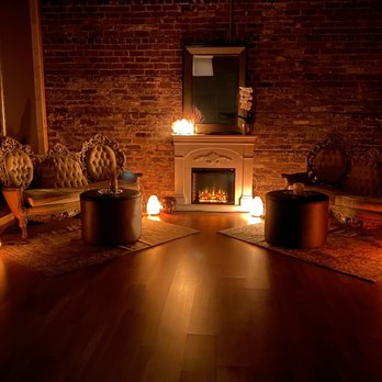 Salt Spa & Yoga - Cozy waiting area - Massage Near Me - Charleston, South Carolina Salt Spa & Yoga - Cozy waiting area - Massage Near Me - Charleston, South Carolina
