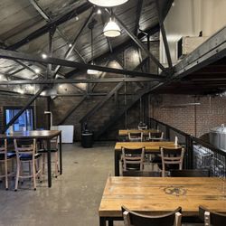 Hoodletown Brewing - Upstairs seating area