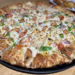 Lamppost Pizza & Brewery - Garlic Chicken pizza