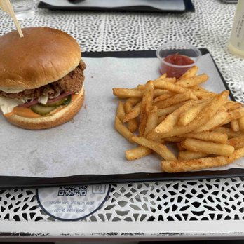 2d Restaurant - Fried chicken sandwich and fries - Donuts Near Me - Chicago, Illinois