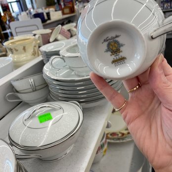 Revivals - Cathedral City - This is good stuff, folks! - Thrift Stores Near Me - Cathedral City, California