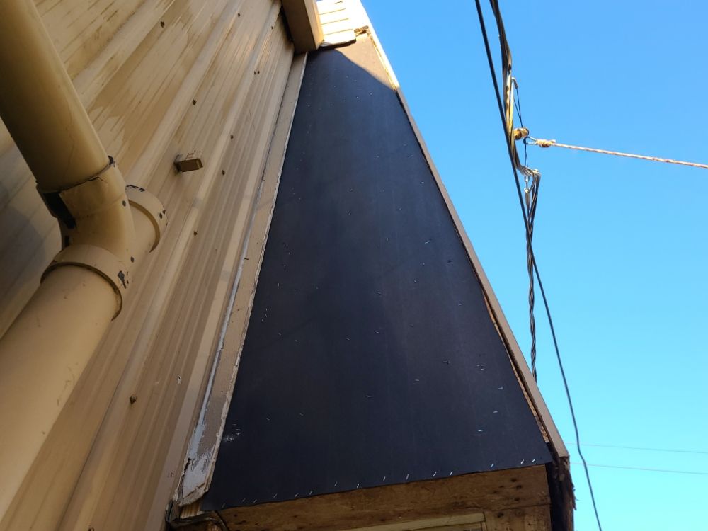 Slide of R.Leons Construction