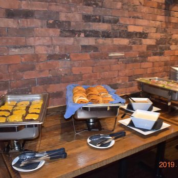 Ford's Garage Dearborn - Delicious buffet - Burgers Near Me - Dearborn, Michigan