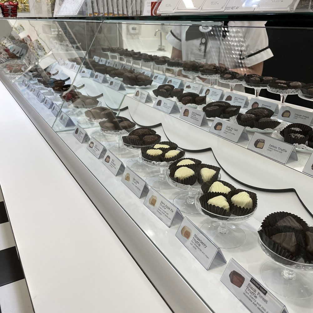 See's Candies - See's Candy at Valley Plaza Mall - Candy Stores Near Me - Bakersfield, California See's Candies - See's Candy at Valley Plaza Mall - Candy Stores Near Me - Bakersfield, California