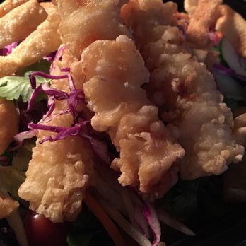Lulu's - Tempura Shrimp Ginger Salad.   THREE shrimp. - Asian Fusion Near Me - Evanston, Illinois
