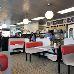 Waffle House - Dining room/kitchen area