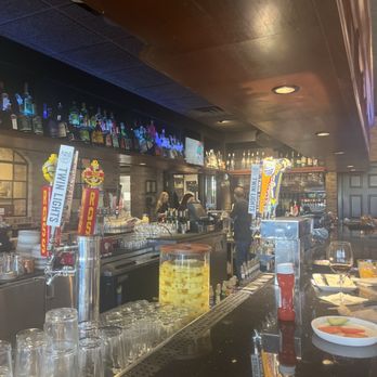 Houlihan's - Bar Area - Bars Near Me - Holmdel, New Jersey