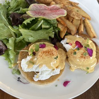 Lapisara Eatery - Eggs Benedict - Breakfast & Brunch Near Me - San Francisco, California