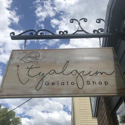 Tyalgum Gelato Shop - Nice clean place here in the easy going, beautiful town of Tyalgum NSW. Air conditioning and awesome Gelato to beat the heat!