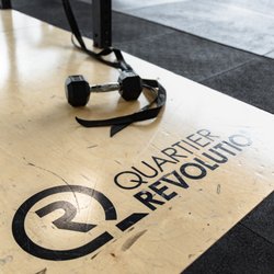 Quartier Révolution - Gym multidisciplinaire (cours de groupe, entraînement privé, kinésiologie)
