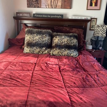 NCJWLA Council Thrift Shops - Bed cover and 2 cushions - Used, Vintage & Consignment Near Me - Los Angeles, California NCJWLA Council Thrift Shops - Bed cover and 2 cushions - Used, Vintage & Consignment Near Me - Los Angeles, California