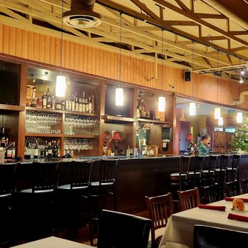 Sheila's Place - Bar area and seating - New American Near Me - Camarillo, California