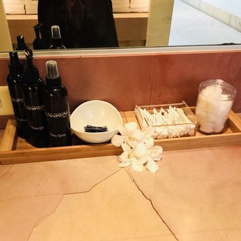 Laniwai Spa - Beauty products for your use: cotton balls, q tips, bobby pins, hair spray, deodorant - Day Spas Near Me - Kapolei, Hawaii