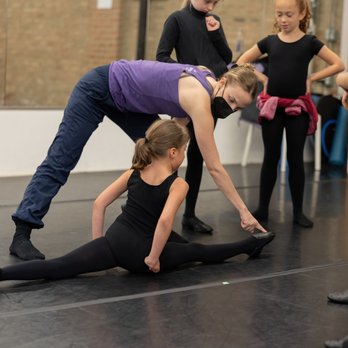 Dovetail Studios - Work on your flexibility in Contemporary and Tricks and Turns classes - Dance Studios Near Me - Chicago, Illinois