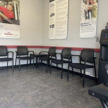 Safelite AutoGlass - Water dispenser and more seating - Auto Glass Services Near Me - Escondido, California