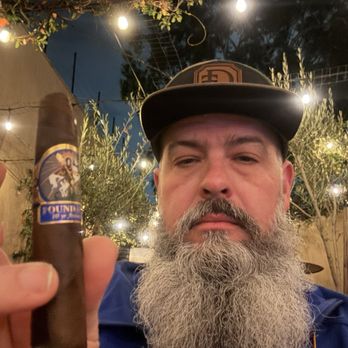 La Casa Cigar Lounge - Outdoor lounge - Cigar Bars Near Me - North Hollywood, California