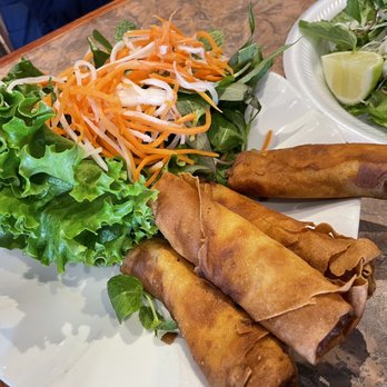 Quan Vy Da - Egg roll with lettuce - Vietnamese Near Me - Westminster, California