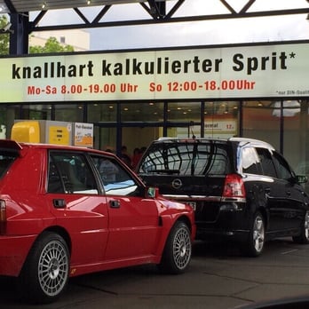 Mr. Wash - Neben der Autowãsche gibt es noch Sprit. - Auto Repair Near Me - Munich, BY