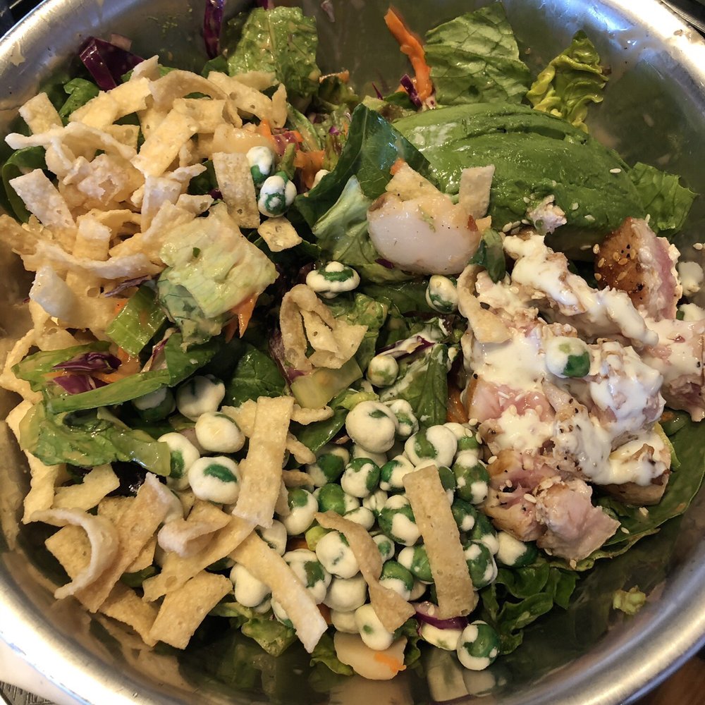 Snappy Salads - Seared tuna salad with all the ingredients on the menu and tomatoes added in. - Salad Near Me - Irving, Texas