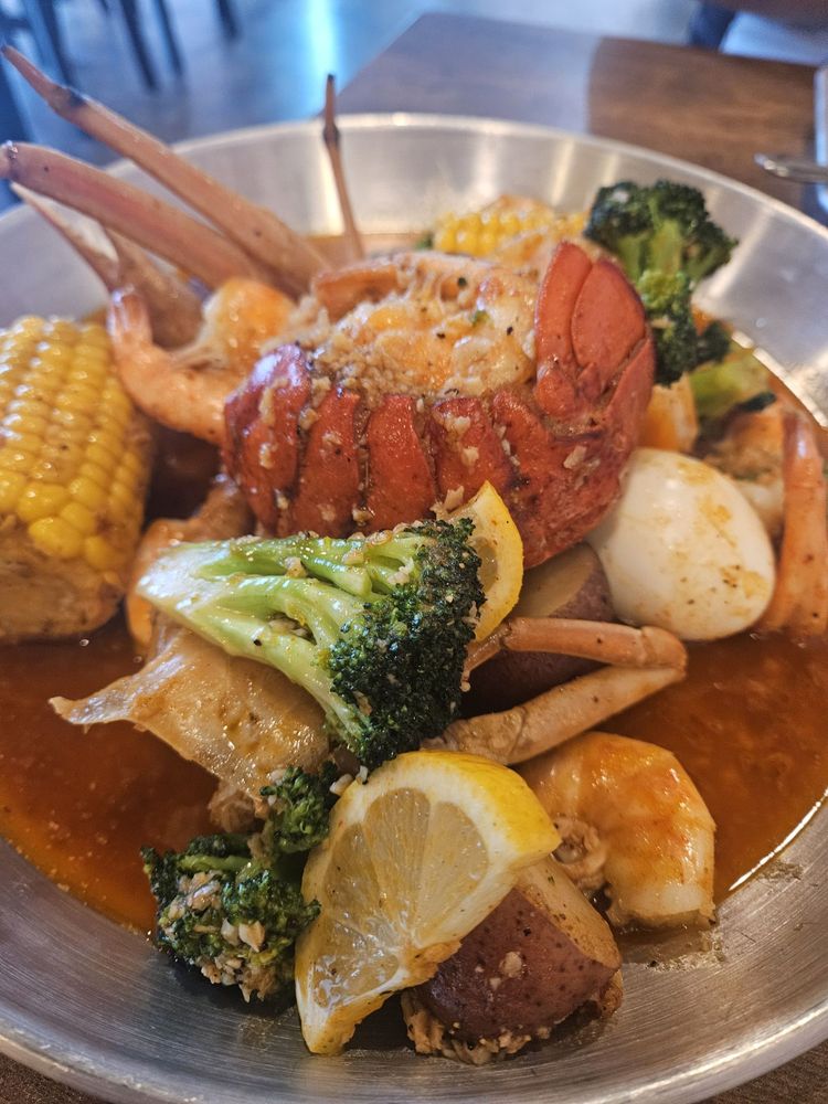 Food from The Boiling Seafood