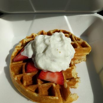 Mo's Egg House - Fresh strawberry waffle - Breakfast & Brunch Near Me - Redmond, Oregon
