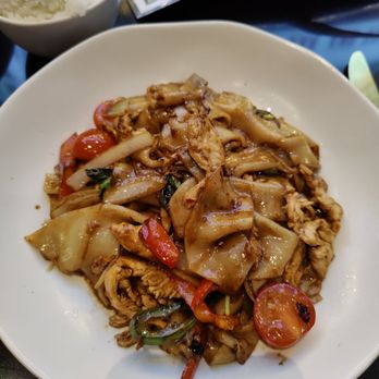 Sisters Thai - Drunken Noodles (Chicken) - Thai Near Me - Alexandria, Virginia Sisters Thai - Drunken Noodles (Chicken) - Thai Near Me - Alexandria, Virginia
