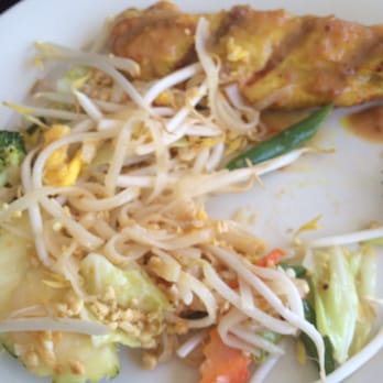 Bee's Thai Cuisine - Thai Near Me - Providence, Rhode Island