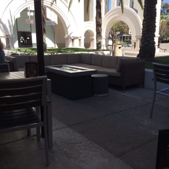 California Pizza Kitchen - Cute patio - Pizza Near Me - Pasadena, California