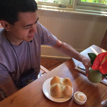Tommy Bahama - Great bread - Seafood Near Me - Kihei, Hawaii