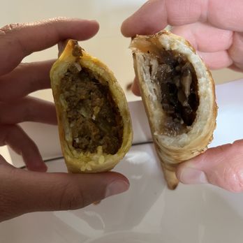 Saan Saan Cafe & Restaurant - Desserts Near Me - Vancouver, British Columbia