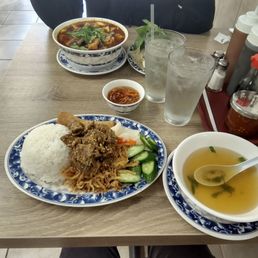 Bun Bo Hue and Com bì chả giò thịt nướng Bun Bo Hue and Com bì chả giò thịt nướng