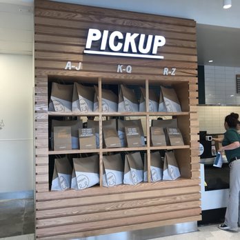 Chopt Creative Salad Co. - Pick up area - Salad Near Me - Richmond, Virginia