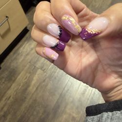 Diva Nails & Spa - Dip with design