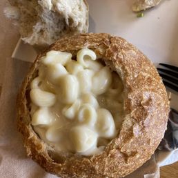 Mac and cheese in a bread bowl Mac and cheese in a bread bowl