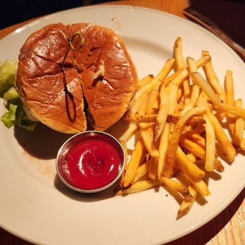 Caroline - Wagyu burger - Bakeries Near Me - Austin, Texas Caroline - Wagyu burger - Bakeries Near Me - Austin, Texas