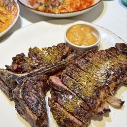 Bistecca Fiorentina (Porterhouse) Bistecca Fiorentina (Porterhouse)