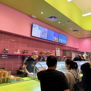 Van Leeuwen - Ice Cream & Frozen Yogurt Near Me - Palm Beach Gardens, Florida Van Leeuwen - Ice Cream & Frozen Yogurt Near Me - Palm Beach Gardens, Florida