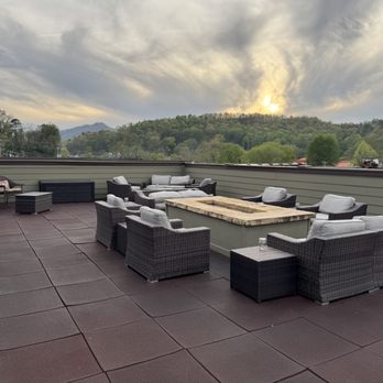 The Everett Boutique Hotel - Hotels Near Me - Bryson City, North Carolina The Everett Boutique Hotel - Hotels Near Me - Bryson City, North Carolina