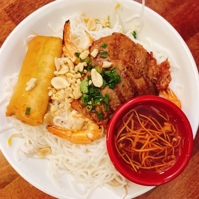 Pho Chau by null