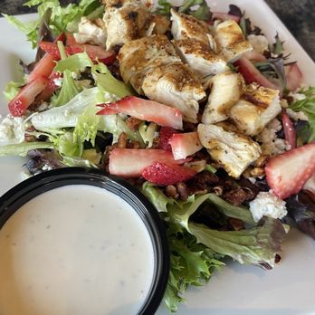 Jonathan's Grille - Salad with Chicken - Sports Bars Near Me - Gallatin, Tennessee Jonathan's Grille - Salad with Chicken - Sports Bars Near Me - Gallatin, Tennessee