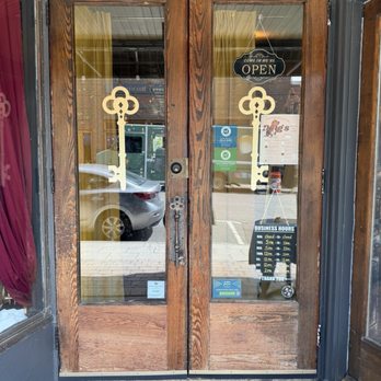 Broadsides & Brews - Piano Bars Near Me - Wake Forest, North Carolina