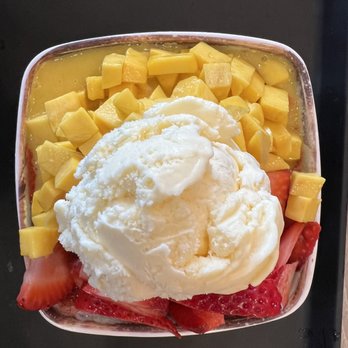 Meet Fresh - Mango berry milk shaved ice $13.50 - Bubble Tea Near Me - Westminster, California