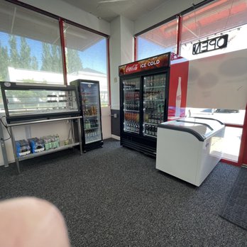 808 Poke Shop - Interior of building - Poke Near Me - Bremerton, Washington