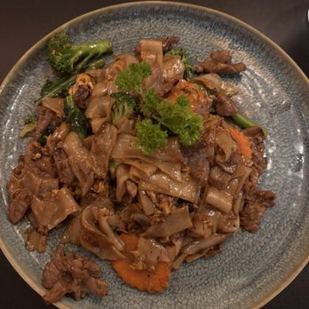 Sriracha Thai Cuisine - Pad Se-Ew with beef - Thai Near Me - San Francisco, California