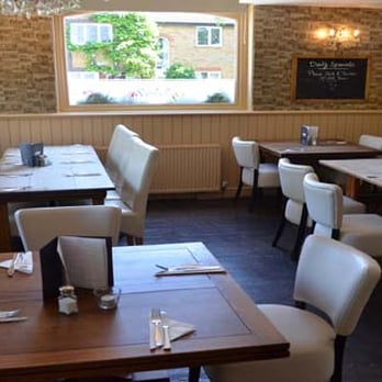 Fox Inn & Restaurant - Pubs Near Me - Keston, XGL
