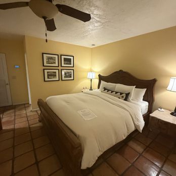 La Maison Hotel - Bed & room - Hotels Near Me - Palm Springs, California