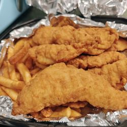 Terry Road Market - Chicken strips & fries