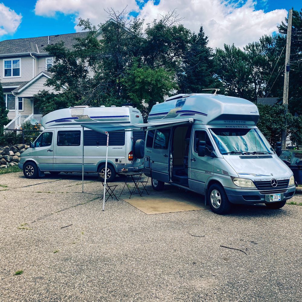 VAN HOF WAGONS RV RENTALS, DES MOINES 2323 Grand Ave, Des Moines