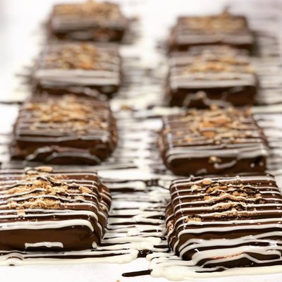 Mindy's Munchies by null