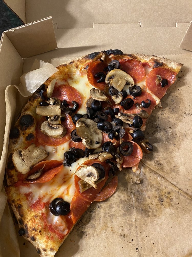 Fergndan's Wood Fired Pizza Logo